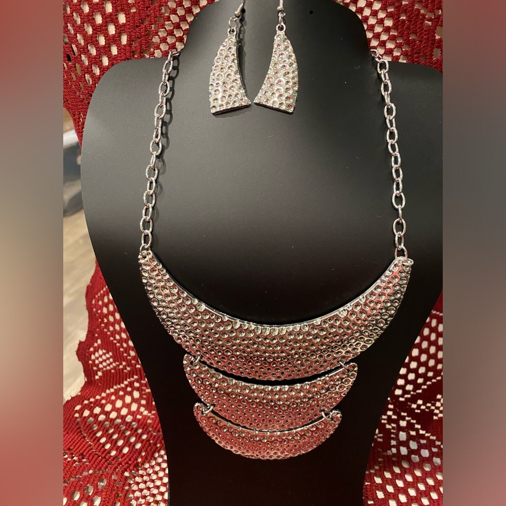 Elegant Silver Statement Necklace Set